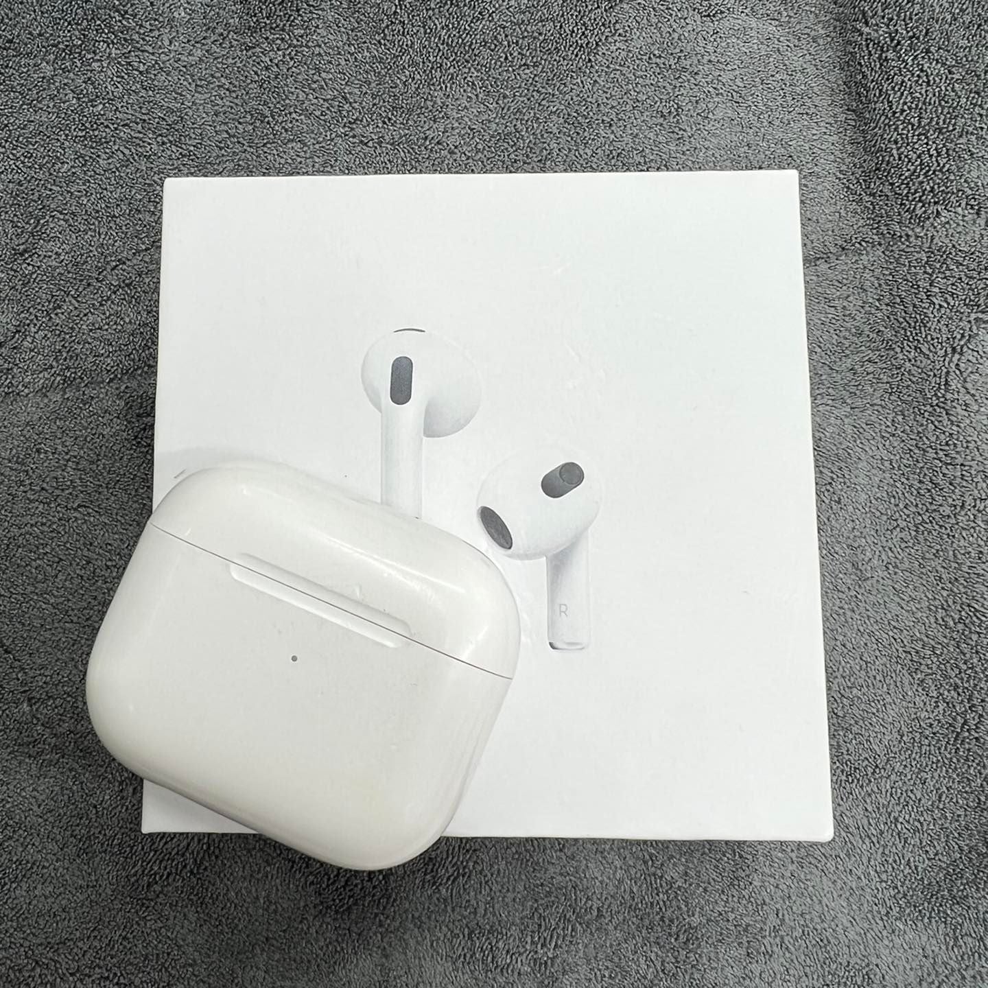 AIRPODS 3RD GENERATION - WHITE